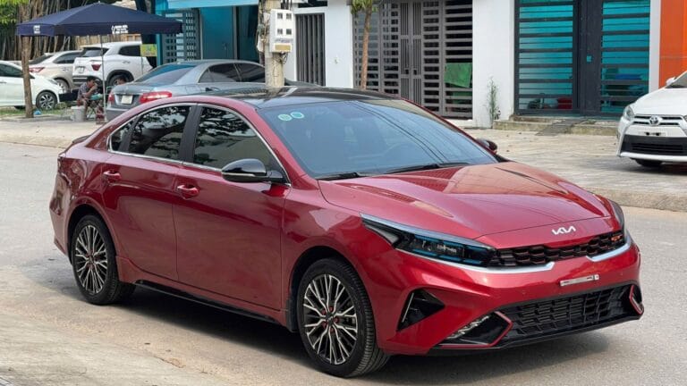 ĐÁNH GIÁ CHI TIẾT KIA K3 1.6 TURBO GT – THỂ THAO, CÁ TÍNH, VẬN HÀNH ẤN TƯỢNG