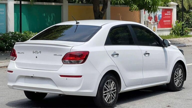 ĐÁNH GIÁ CHI TIẾT KIA SOLUTO AT DELUXE – SEDAN TỰ ĐỘNG GIÁ MỀM CHO NGƯỜI MỚI