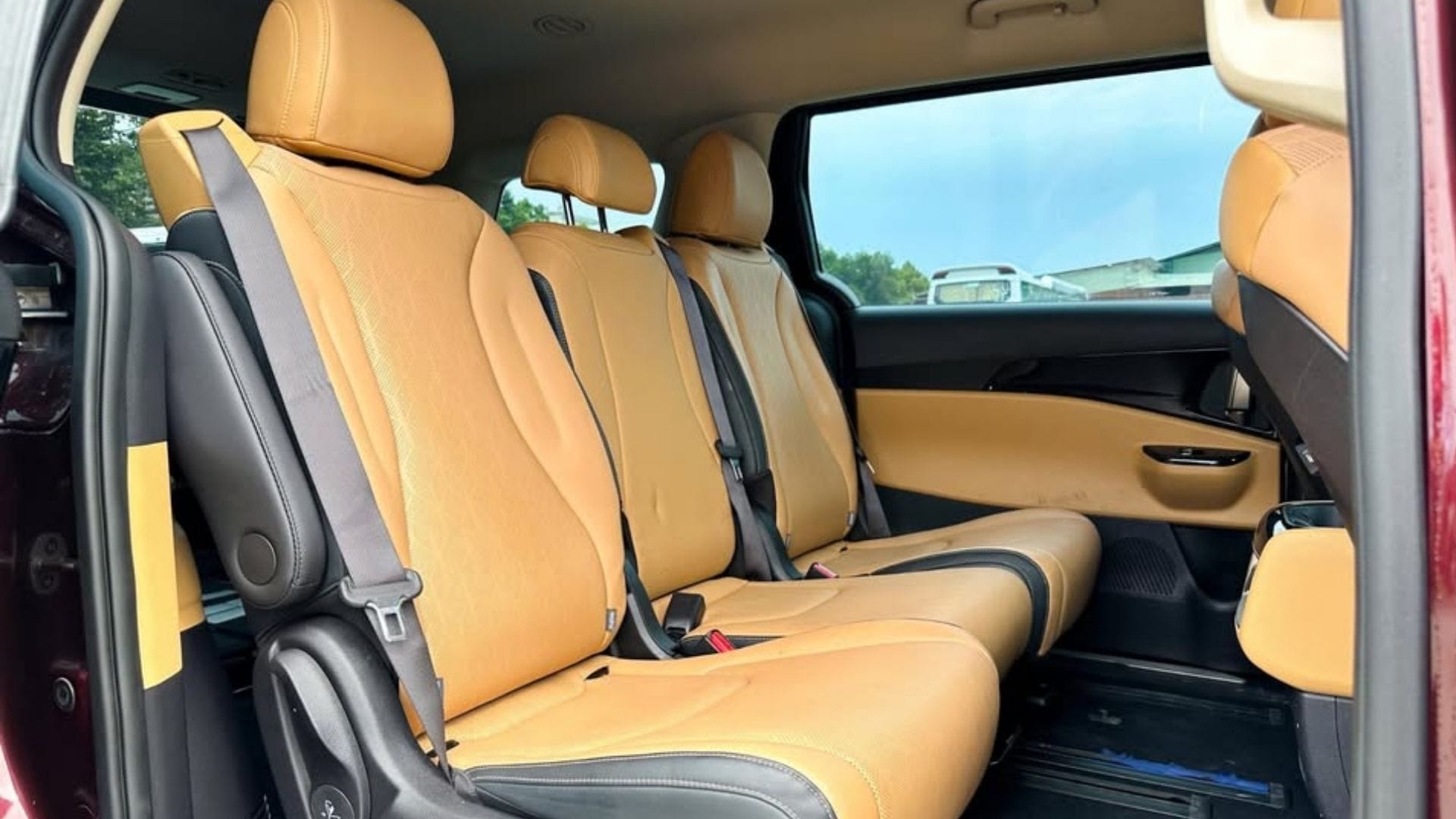 kiahanoi kia carnival 2.2D luxury noi that 1