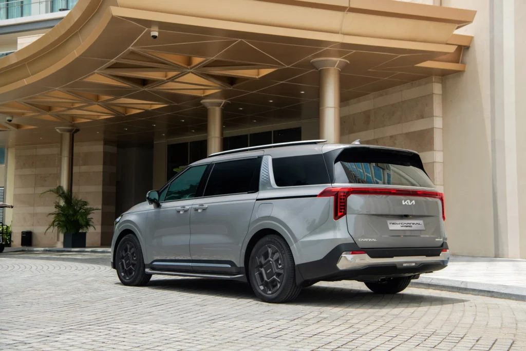 New Carnival 1.6 Turbo Hybrid Premium 7S - ngoai that