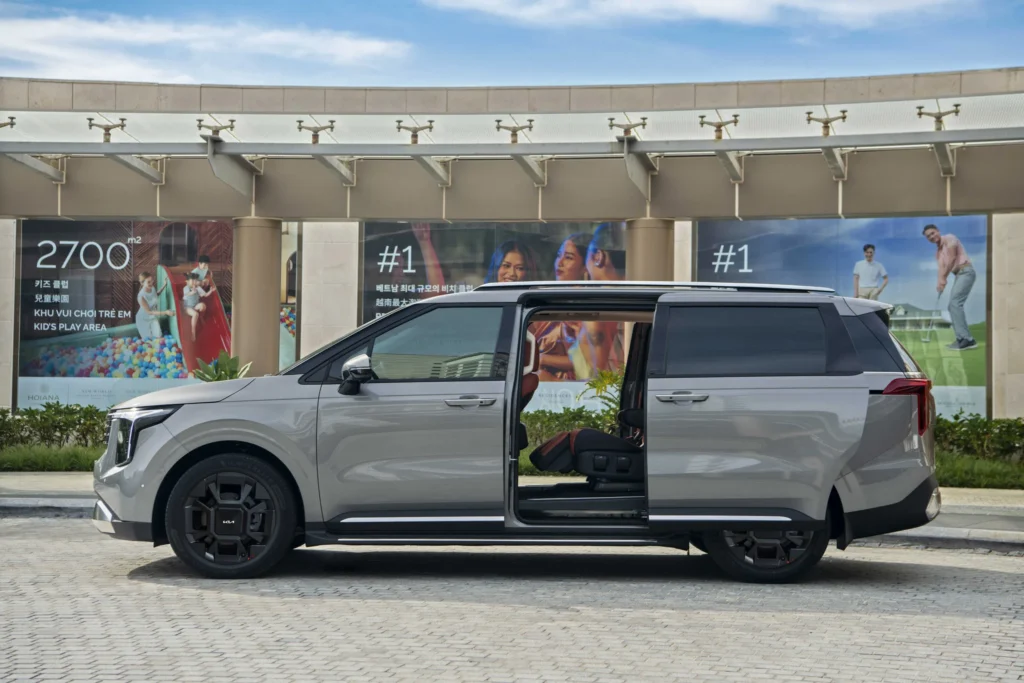 New Carnival 1.6 Turbo Hybrid Premium 7S - ngoai that