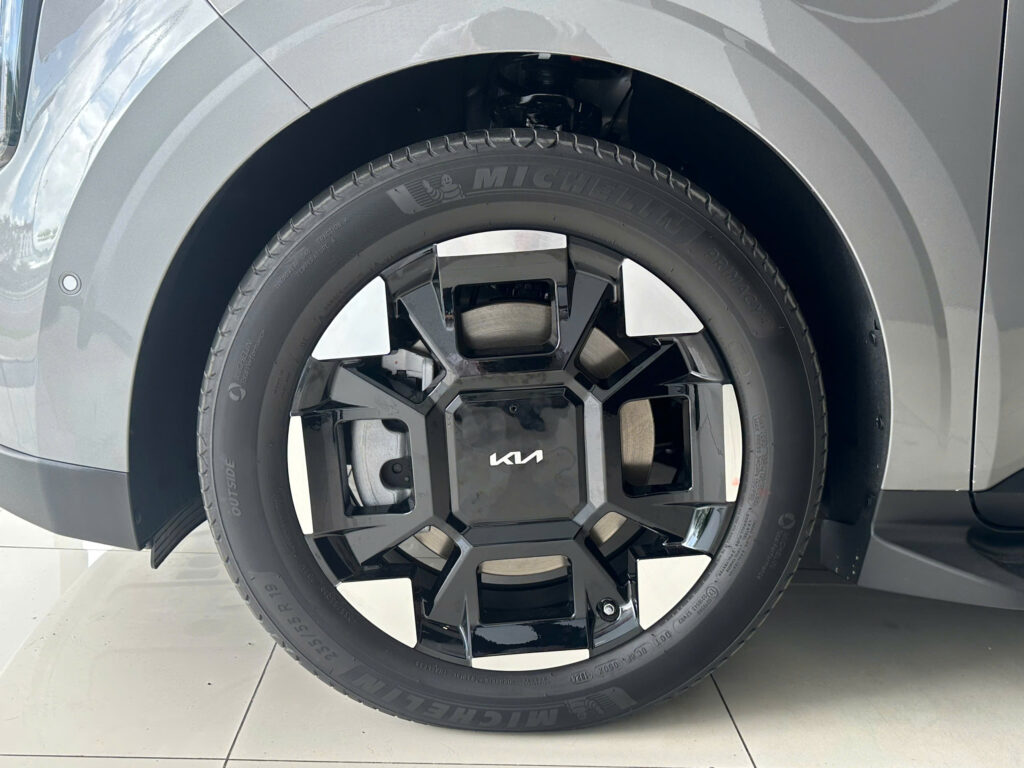 New Carnival 1.6 Turbo Hybrid Premium 7S - ngoai that