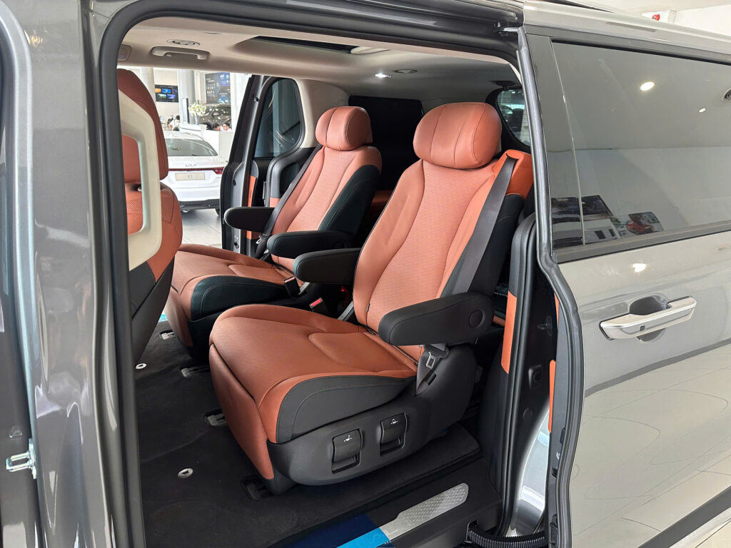 New Carnival 1.6 Turbo Hybrid Premium 7S - noi that